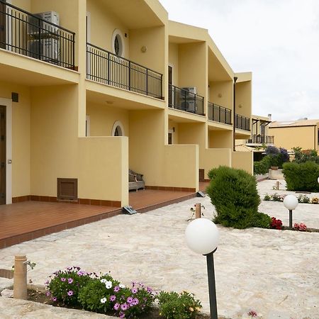 Residence Eneide Valderice Exterior foto