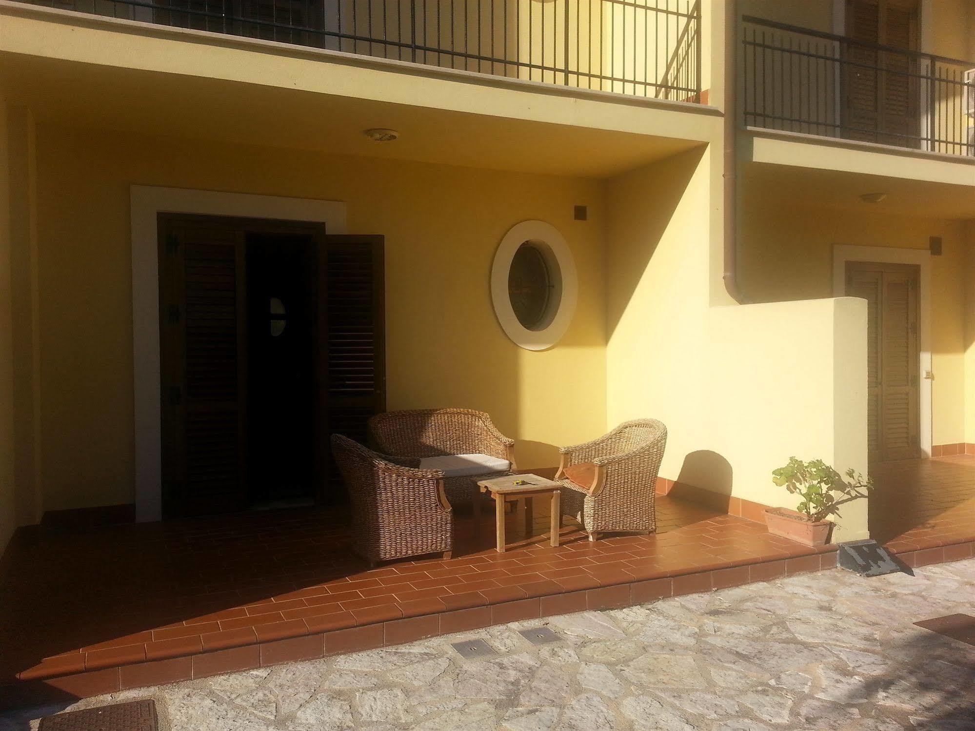 Residence Eneide Valderice Exterior foto